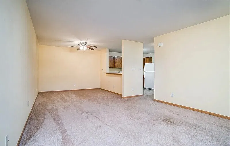 1 bed, 1.0 bath, 895 sqft, $1,222 — Photo 3