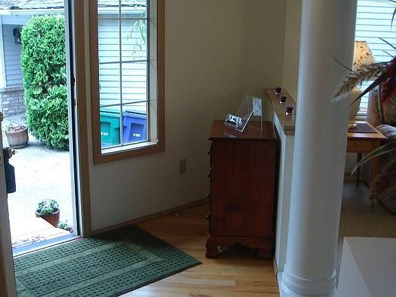 5th image of 10710 NE 107th Pl