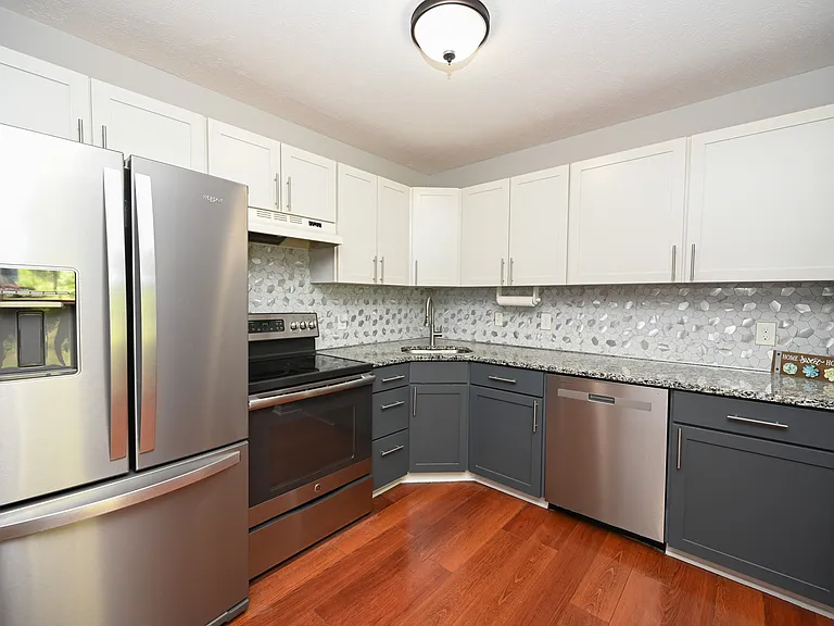 655 Almas Ct — Photo 9