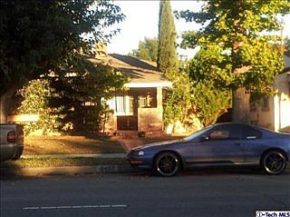 2nd image of 6452 Hayvenhurst Ave