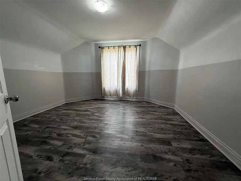 669 Marentette Ave #UPPER — Photo 5