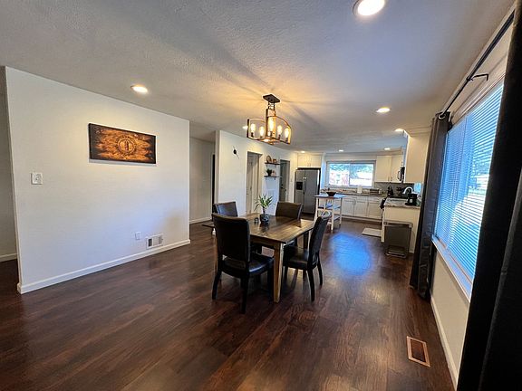 3rd image of 6251 Glenoak Dr