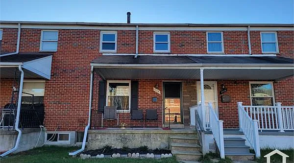 1115 Foxwood Ln — Photo 2