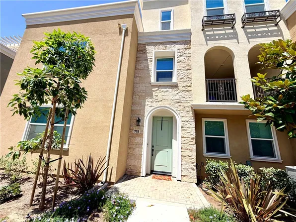 715 Winchester Dr, Oxnard, CA 93036