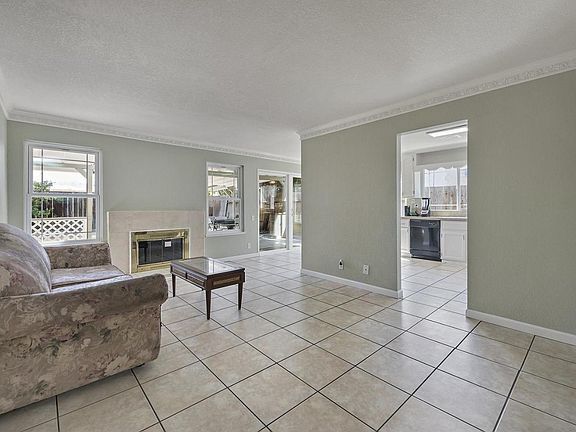 4th image of 3386 Brodie Dr
