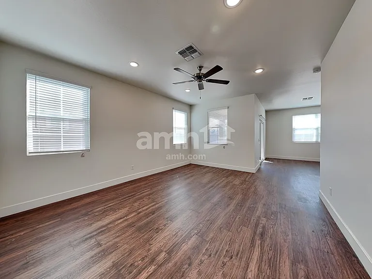 21578 S 231st St — Photo 5