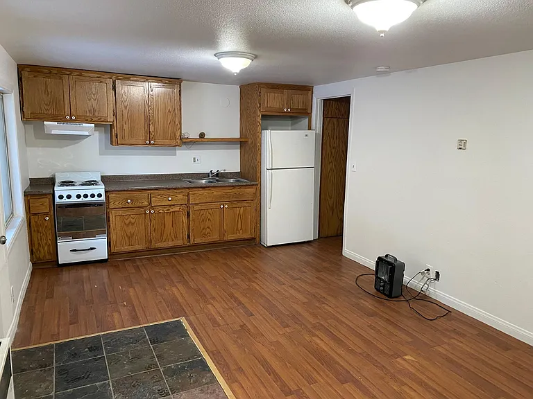 138 Mono St #B — Photo 1