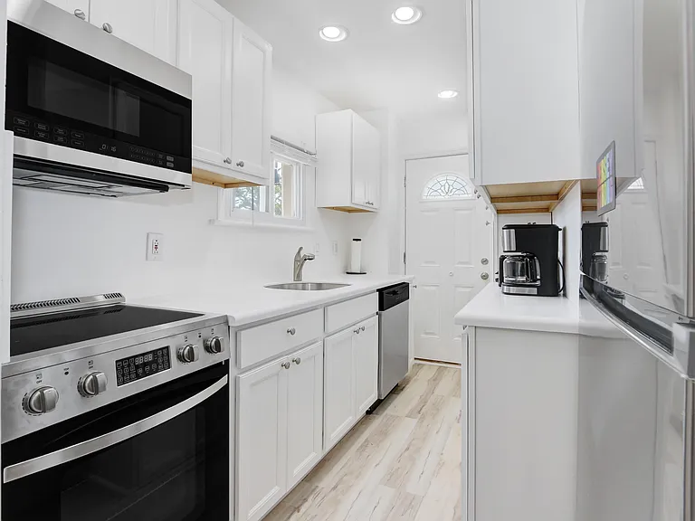 14 N Adams Ave — Photo 23