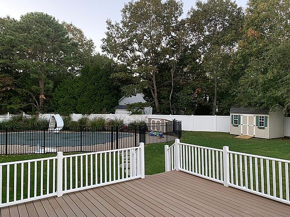 5th image of 251 Fairway Dr