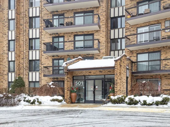501 Lake Hinsdale Dr APT 210, Willowbrook, IL 60527