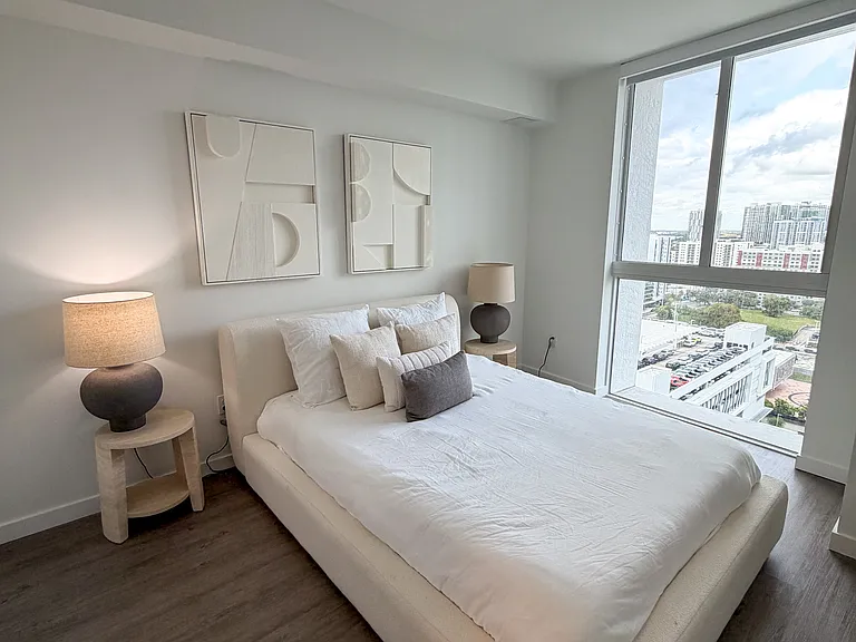 275 NE 18th St #1 — Photo 4