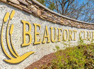 102 N River Club Dr, Beaufort, NC 28516