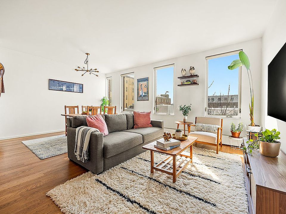 1st image of 109 3rd St APT 3