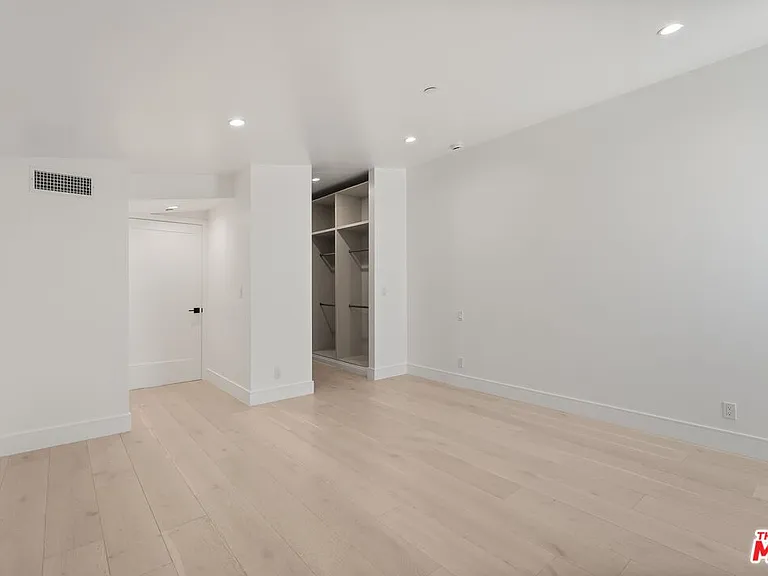 734 Indiana Ave — Photo 12