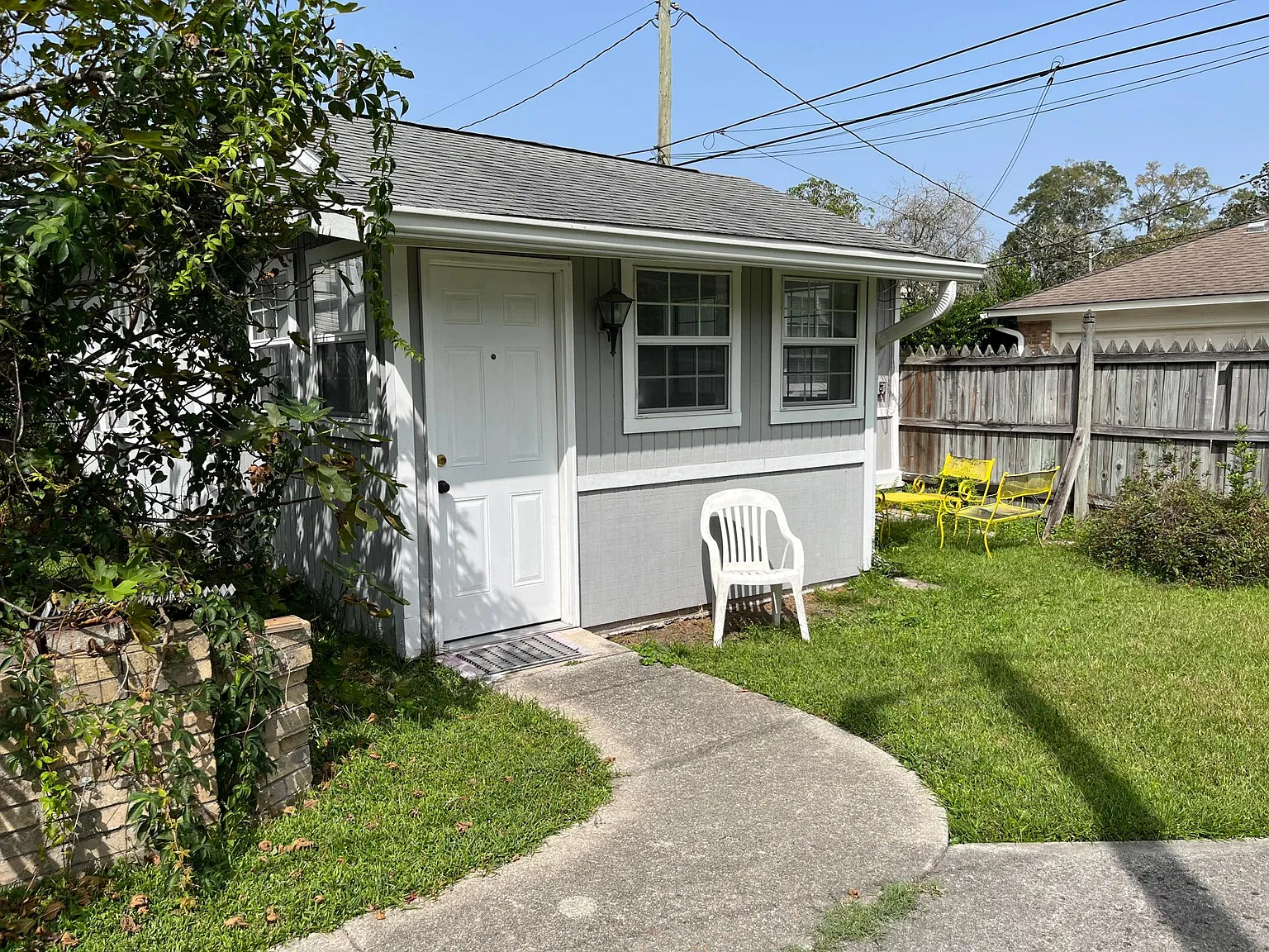 16 1/2 Columbus Dr — Photo 1