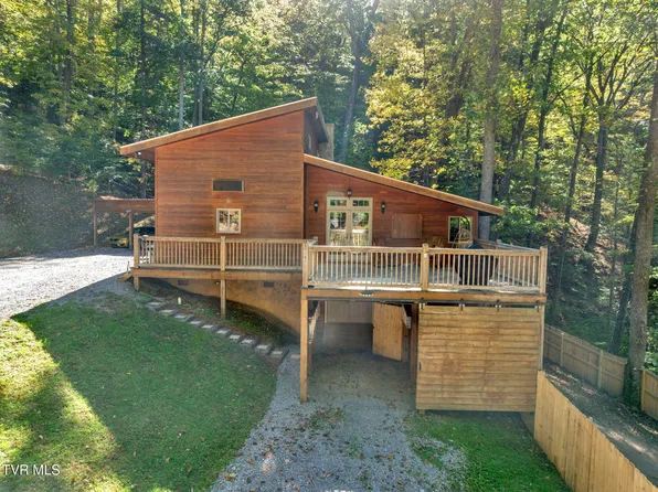 2713 Country Club Rd, Big Stone Gap, VA 24219