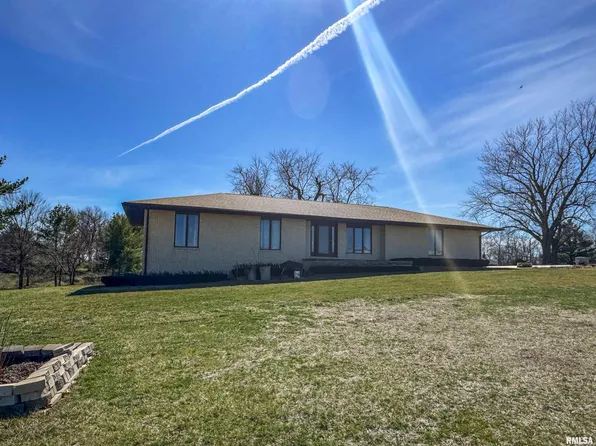 972-910 E St, Mount Sterling, IL 62353