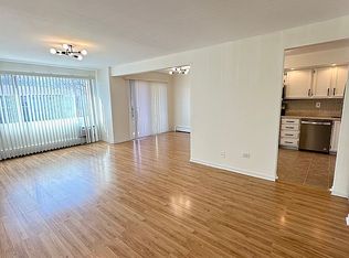 910 E Old Willow Rd APT 201, Prospect Heights, IL