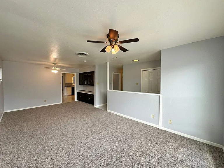 1801 Glendale Dr — Photo 4