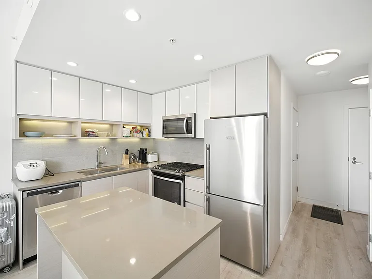 8850 University Cres #4XX — Photo 2