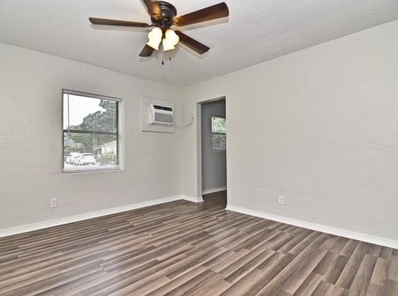 5th image of 2520 E Jefferson St #A