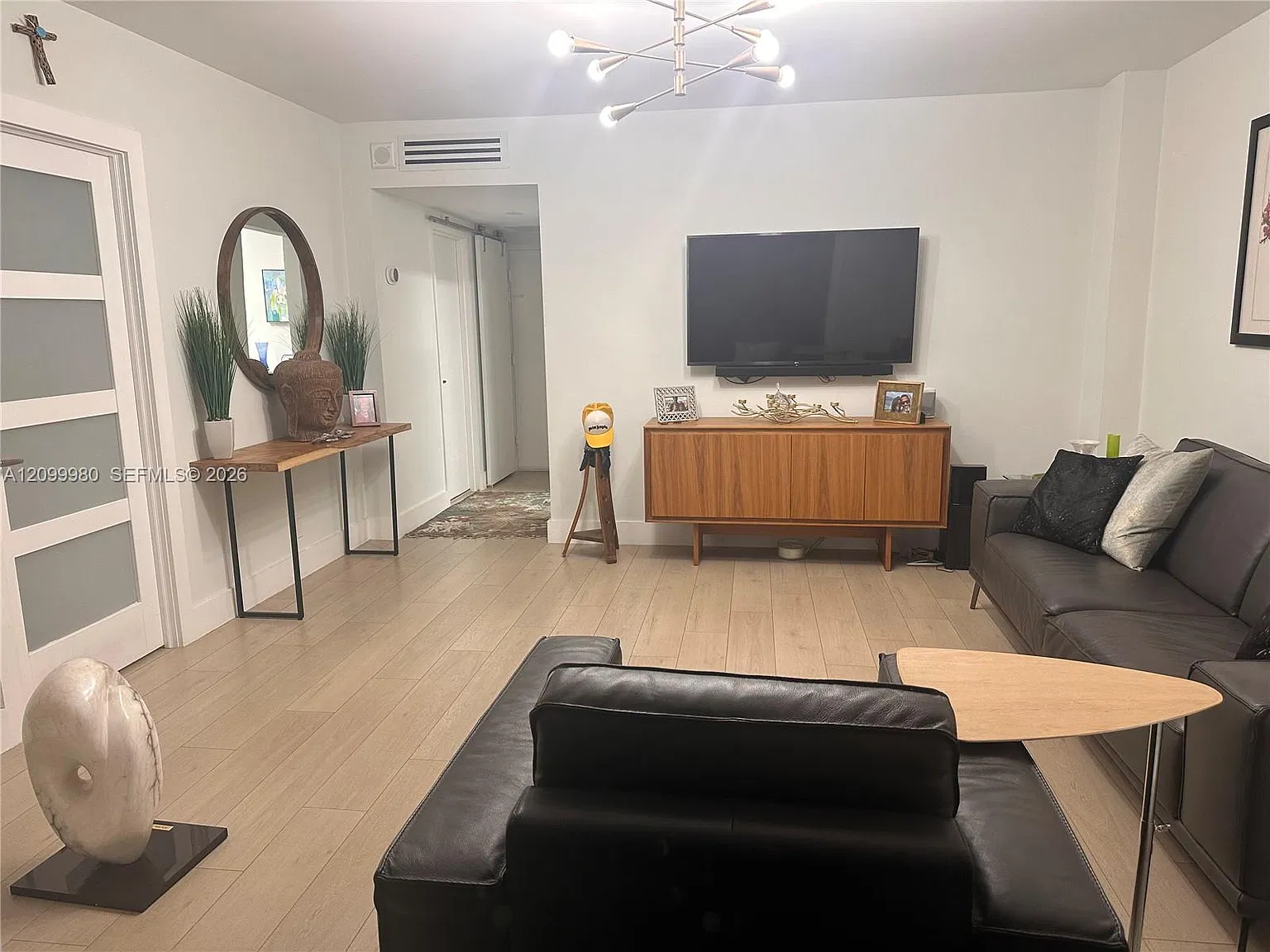 Sea Air Towers Condo — Photo 3