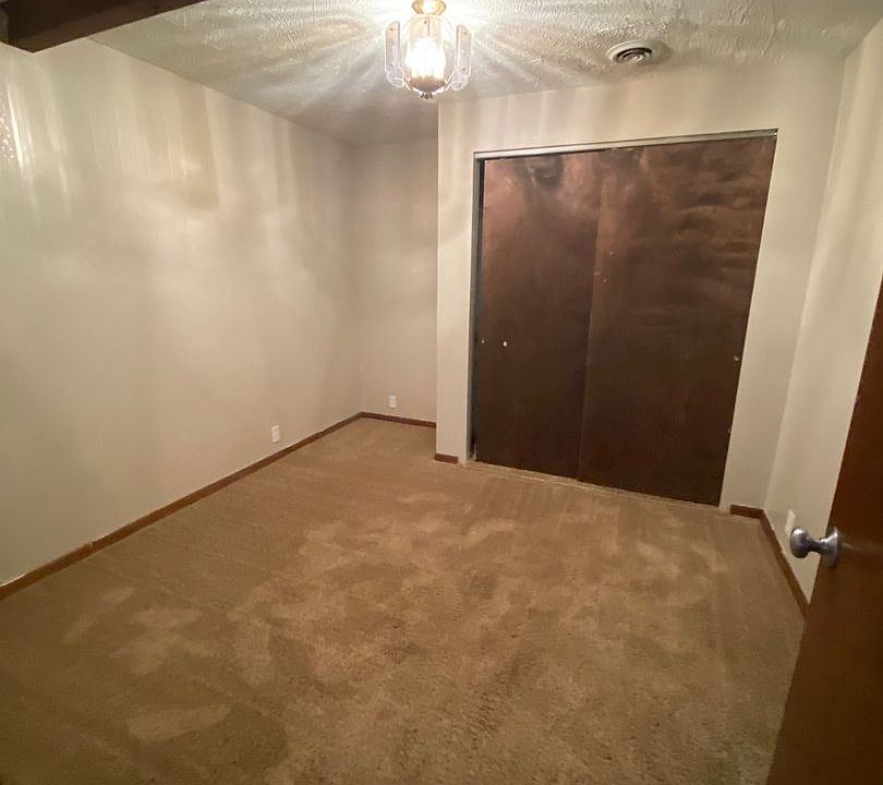 2nd image of 103 S Sumner St