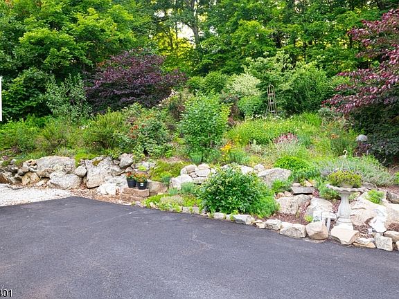 5th image of 8 Pond Dr
