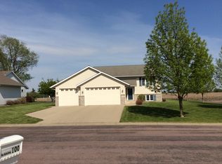 101 Inverness Ct, Mankato, MN 56001