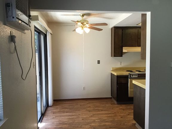 3rd image of 1951 Scarborough Dr APT 17