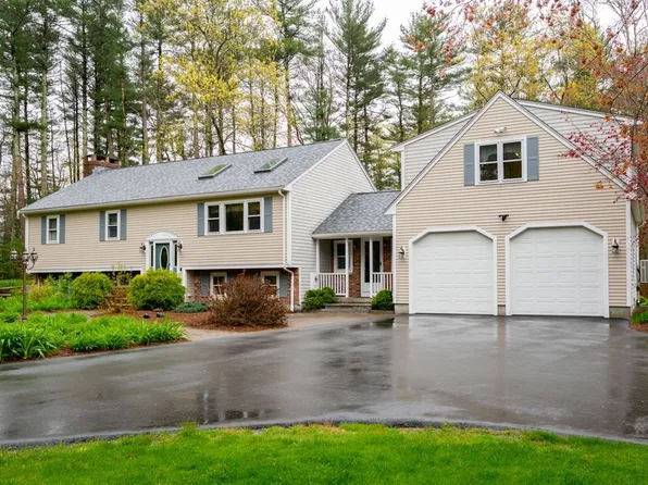 61 Pond St, Halifax, MA 02338