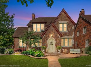 1405 Grayton St, Grosse Pointe Park, MI 48230