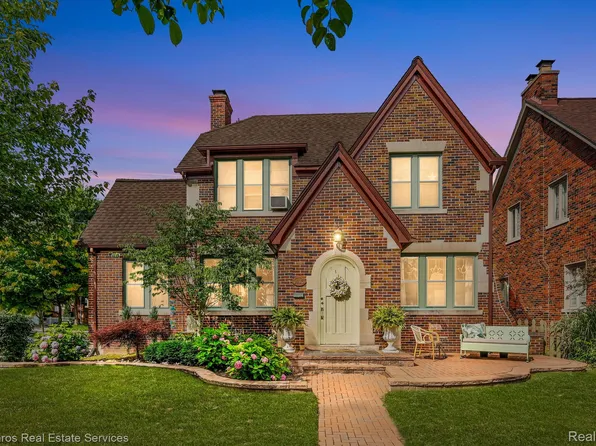 1405 Grayton St, Grosse Pointe Park, MI 48230