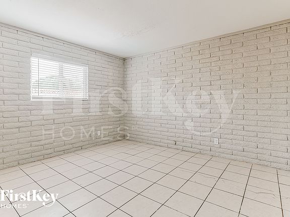4th image of 1619 E Campus Dr