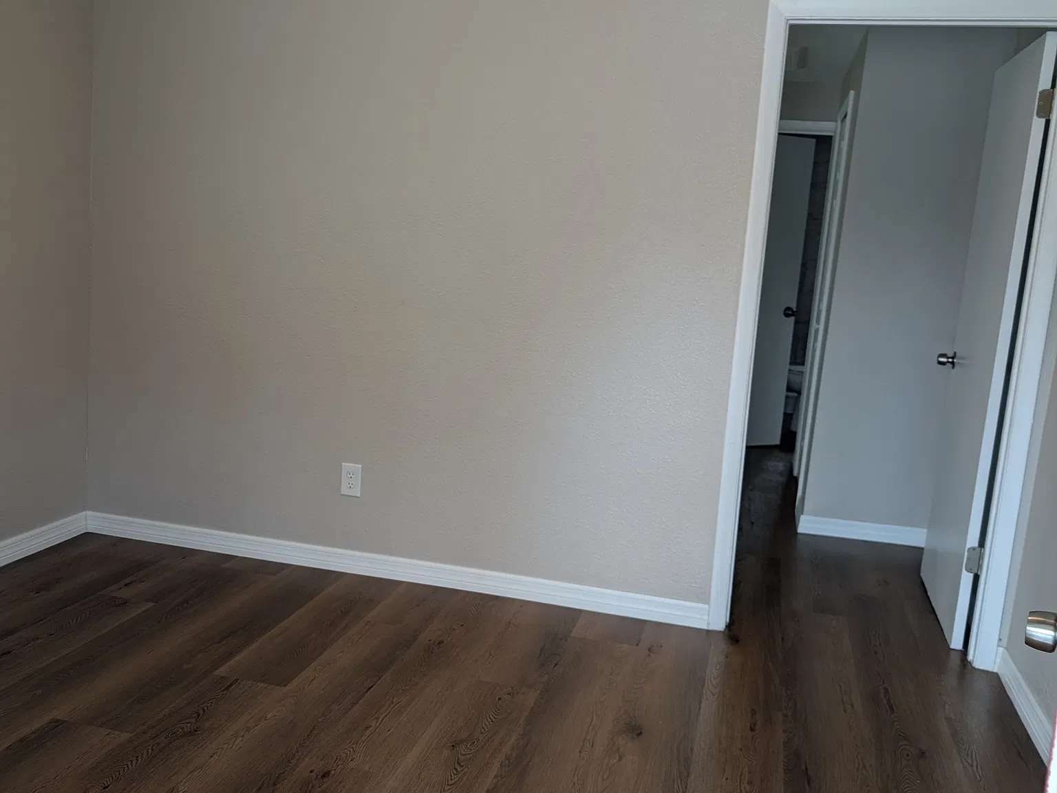 737 W Robinson St - 737 1/2 — Photo 2