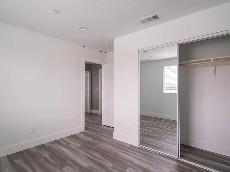 2408 S Redondo Blvd #2408 — Photo 15