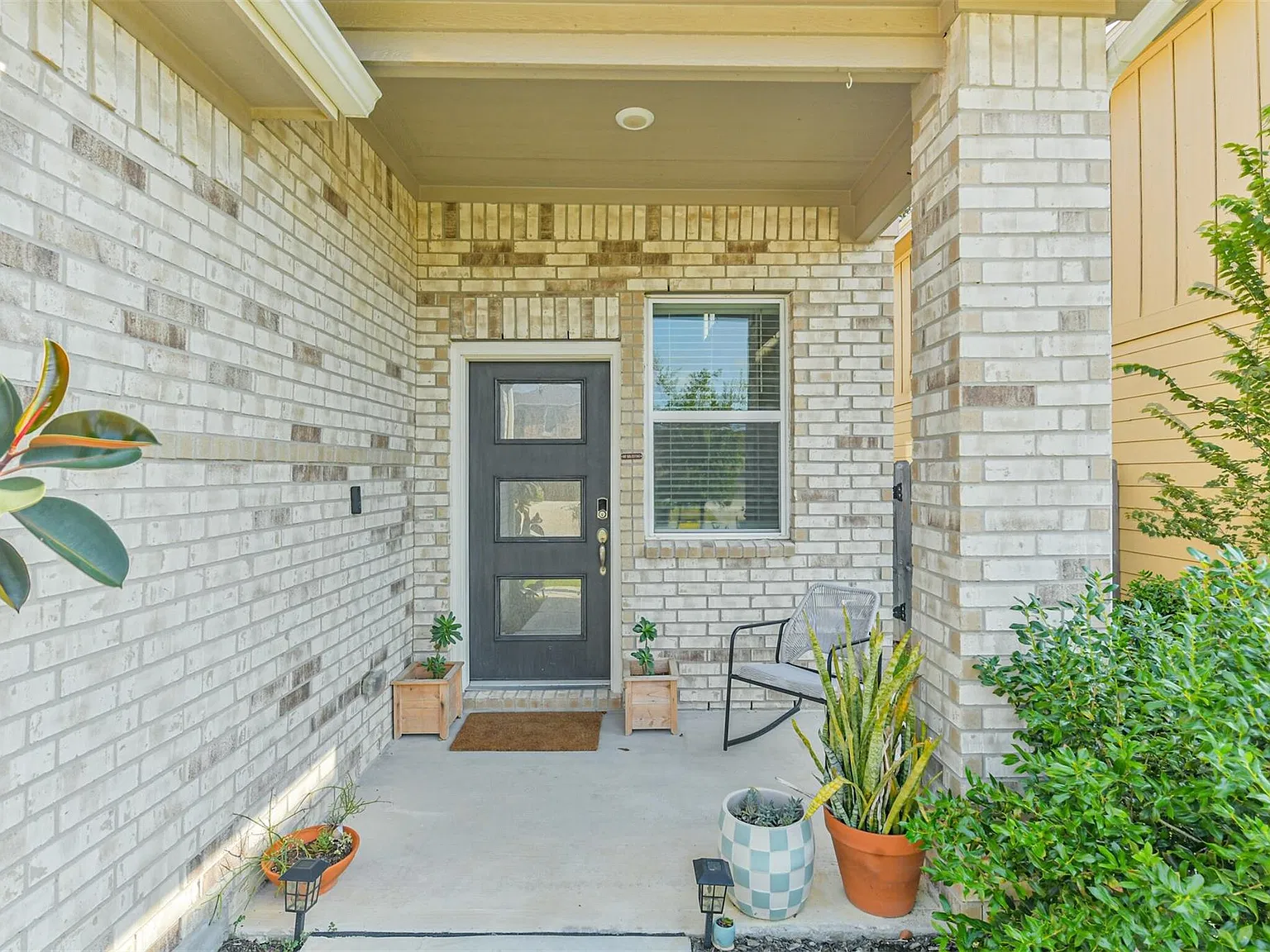4 bed, 2.5 bath, $2,500 — Photo 3
