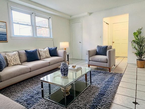 5th image of 300 51st St #1
