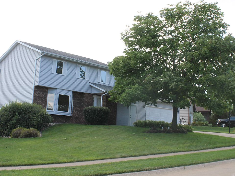 Spacious one owner 2588 SF