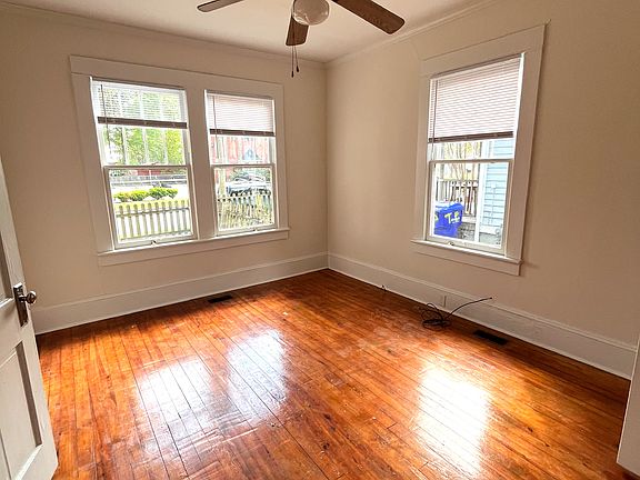 4th image of 113 E 13th St