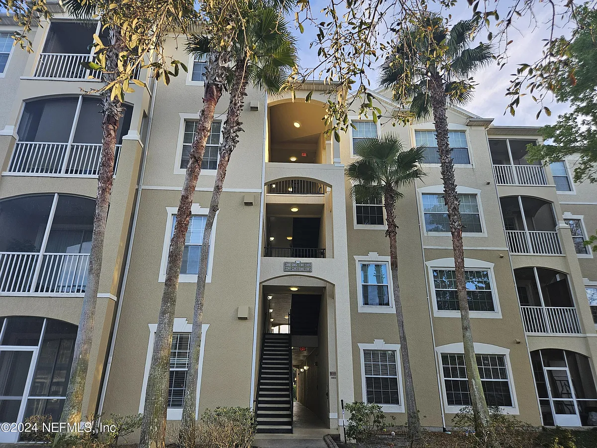 Photo 2 of 39 - 7801 Point Meadows Dr #2101 - Jacksonville, FL Building Photo - 7801 Point Meadows Dr #2101