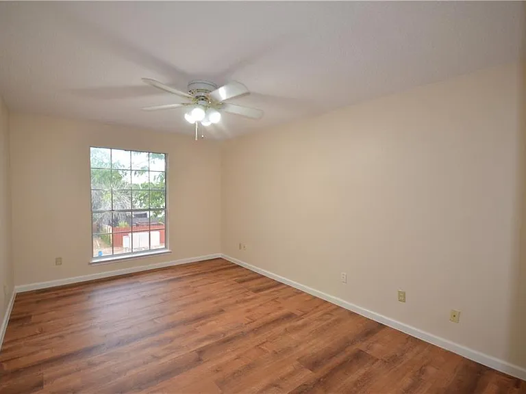 13903 Lothian Dr — Photo 25