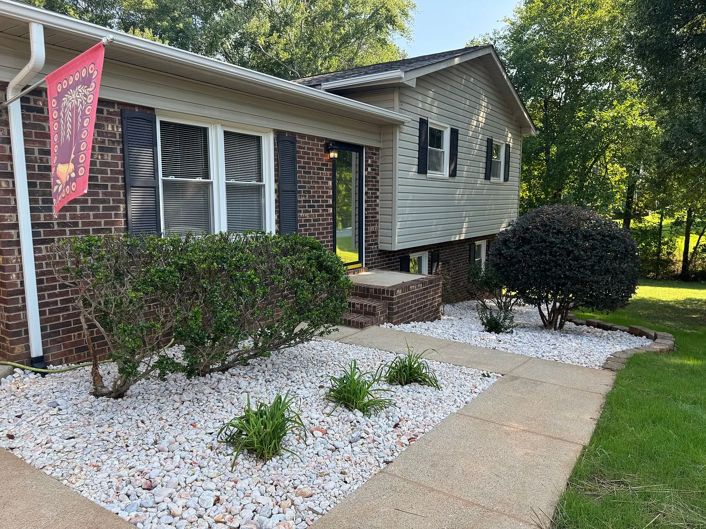 Four Bedroom Home in Hickory — Photo 3