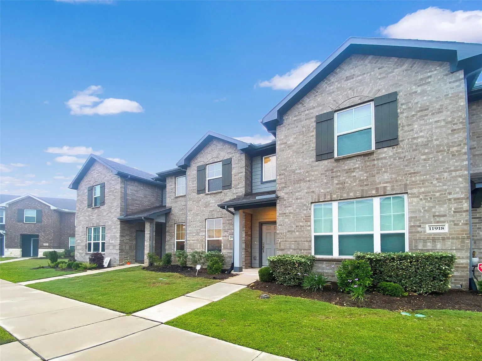 3 bed, 2.5 bath, 1536 sqft, $2,100 — Photo 3