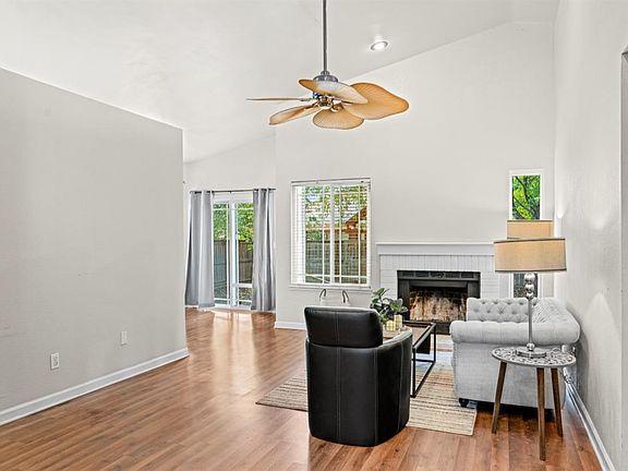 4th image of 879 Scottsdale Drive