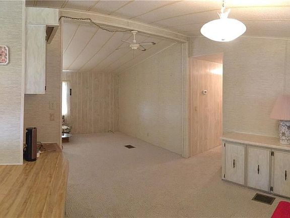 4th image of 1257 E La Salle St