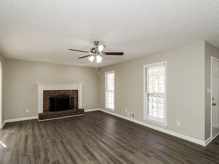 21 Bedford Ct — Photo 4
