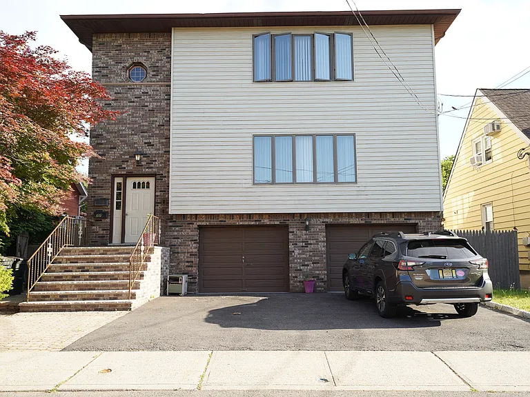 77 Highland Pl #2 — Photo 1