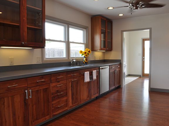 2nd image of 319 Avenue E