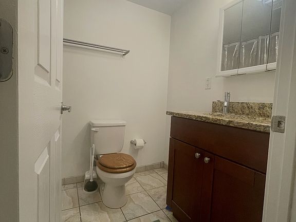 5th image of 402 E Girard Ave Floor 2